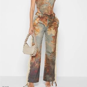BRAND NEW- Mid Rise Art Cargo Pants with Tassels - Multi

US 4
